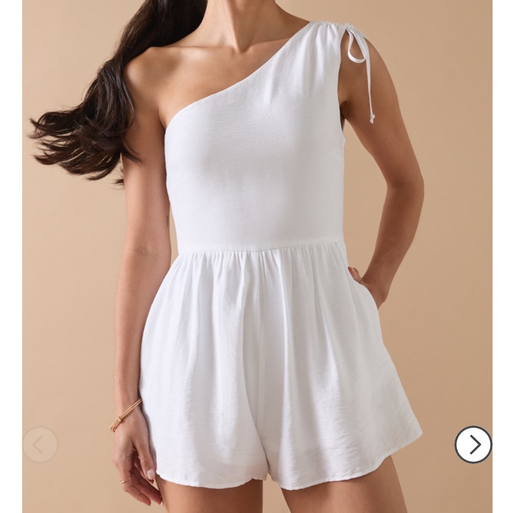 Francesca’s - Emilia One Tie Shoulder Strap Romper